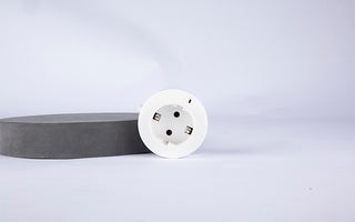 track socket in plug white