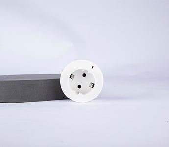 track socket in plug white
